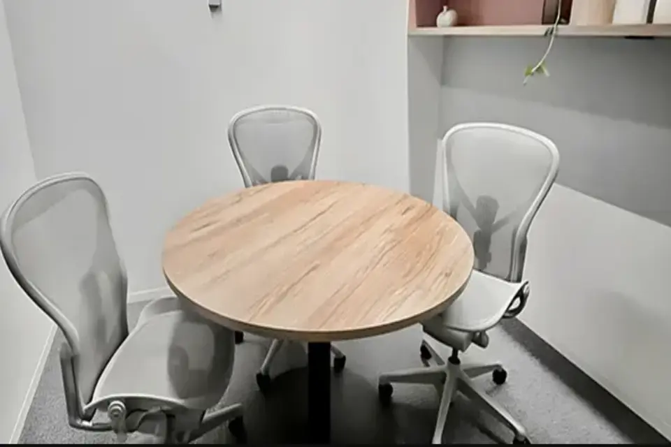 Room L23 - Huddle Room
