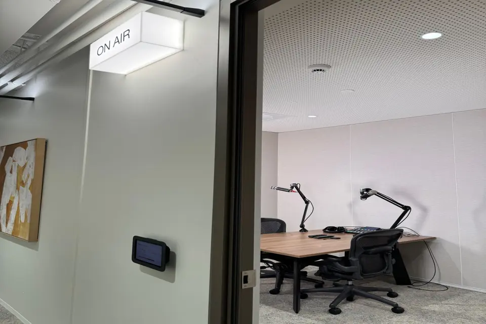 L15 - Podcast Studio