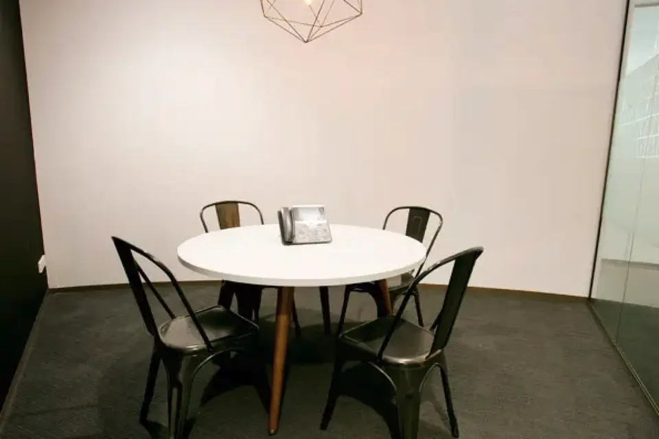 Room L24 - Lavender Bay