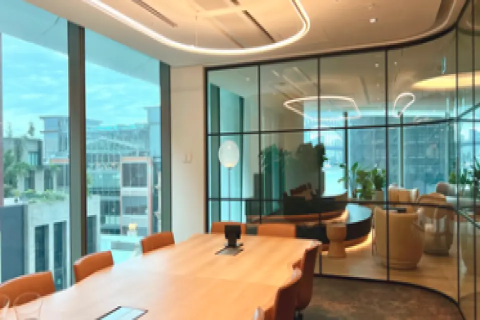 Scarlett Runner Boardroom
