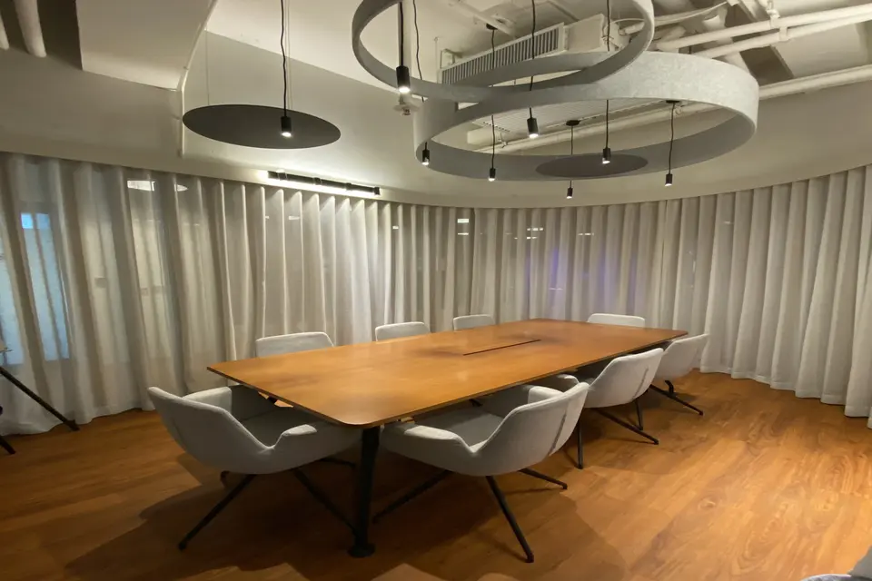 20/F Meeting Room