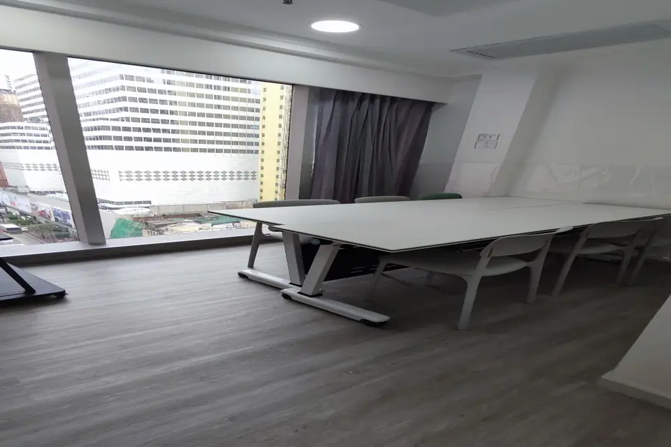 12 F/ Room 9