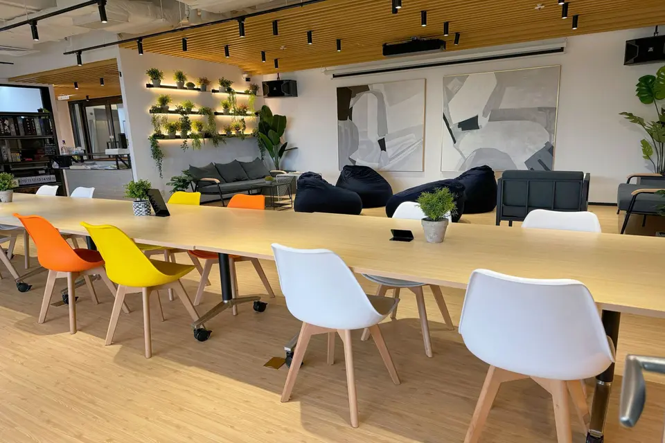 Lounge + Flexible Office Space for Weekday Business Hours