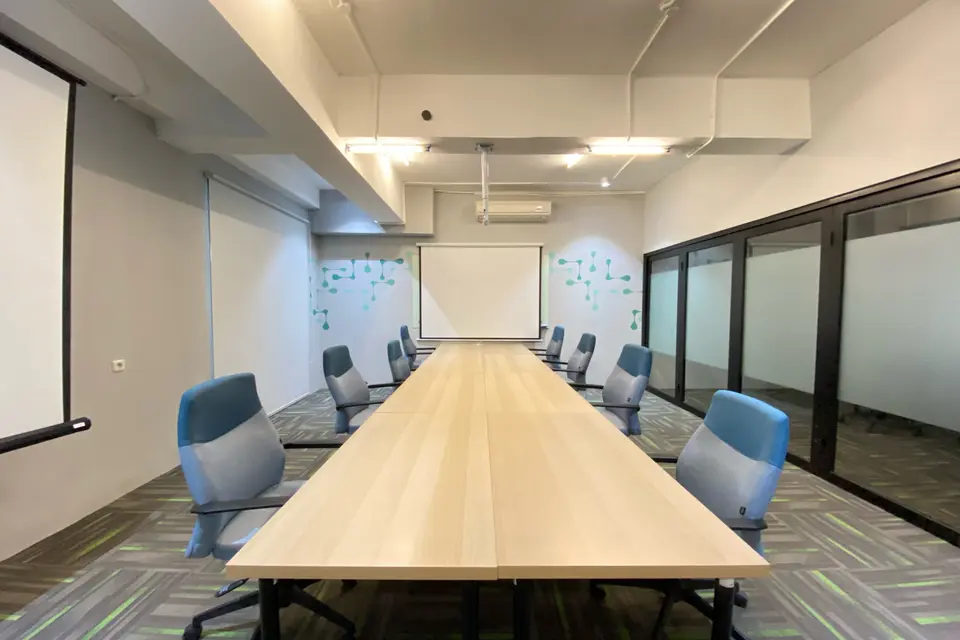 Medium Deluxe Meeting Room