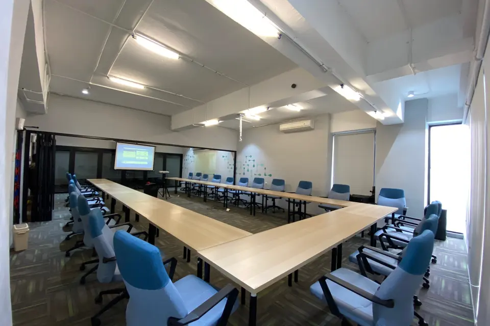 Double Large Deluxe Meeting Room