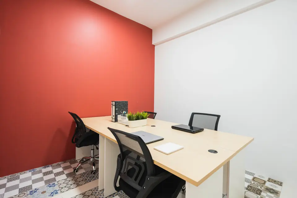 4 Pax Day Office
