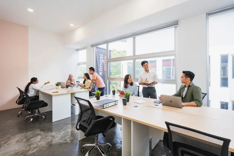 7 Pax Day Office