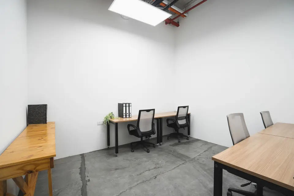 4 Pax Day Office