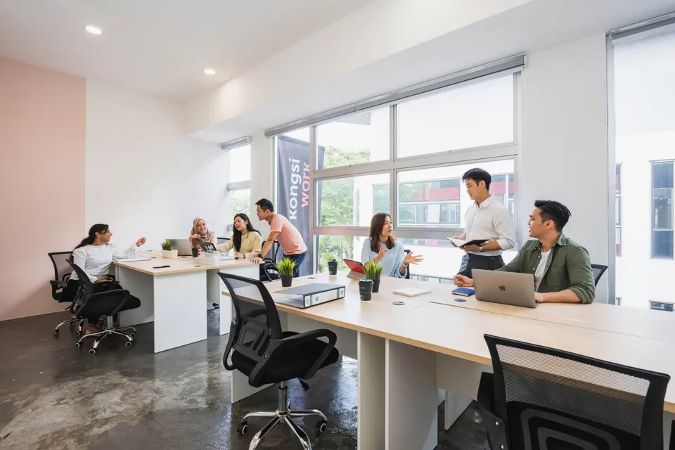 8 Pax Day Office