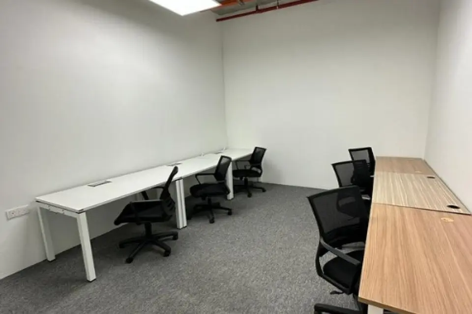 6 Pax Day Office