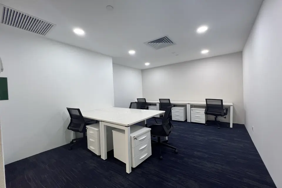 6 Pax Day Office
