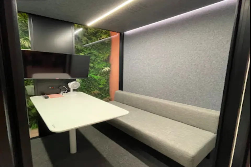 4 pax Meeting Room