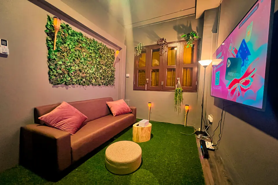1 pax for Jungle Room
