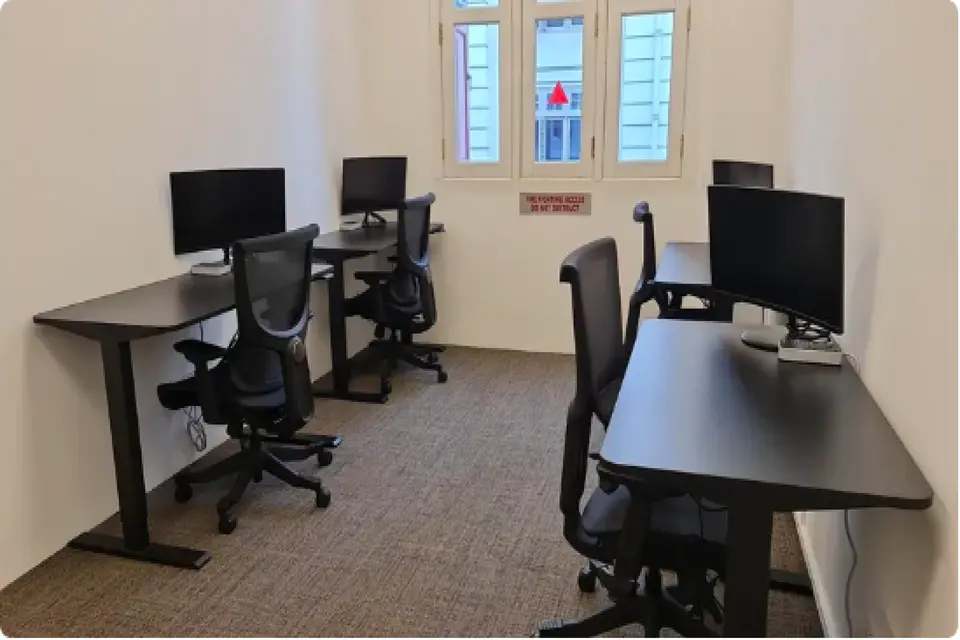 AVB 4 pax Day Office