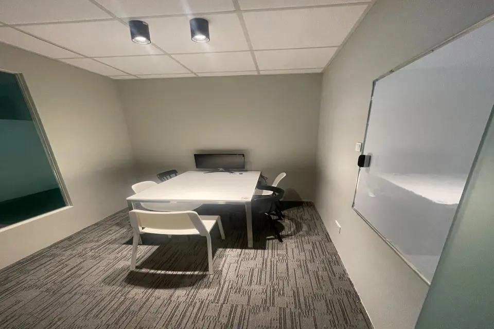 5 pax Meeting Room
