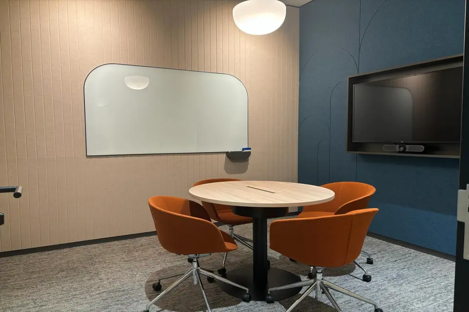 Meeting Room 4 (4 pax)