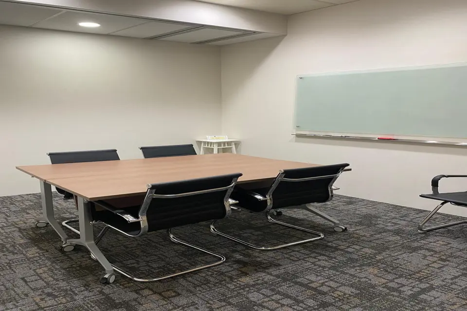 Meeting Room 2 - 4~6pax