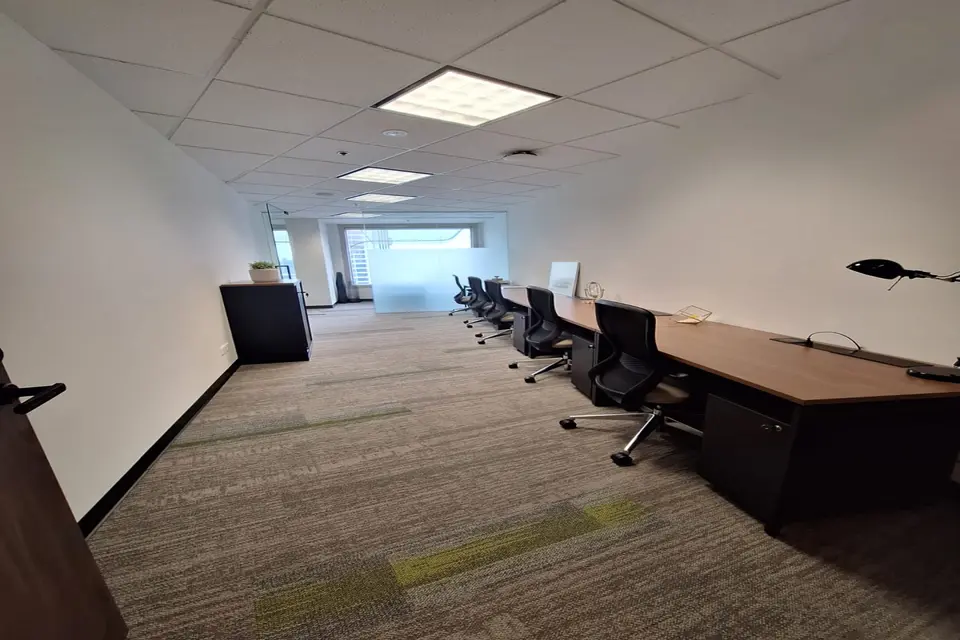Suite 02 (6 pax Day Office with Director Suite)