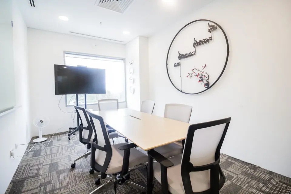 8 Pax Meeting Room