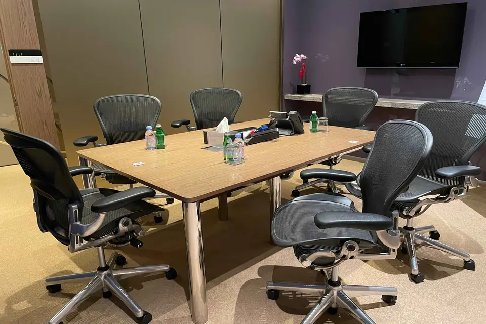 L40, Room 40D