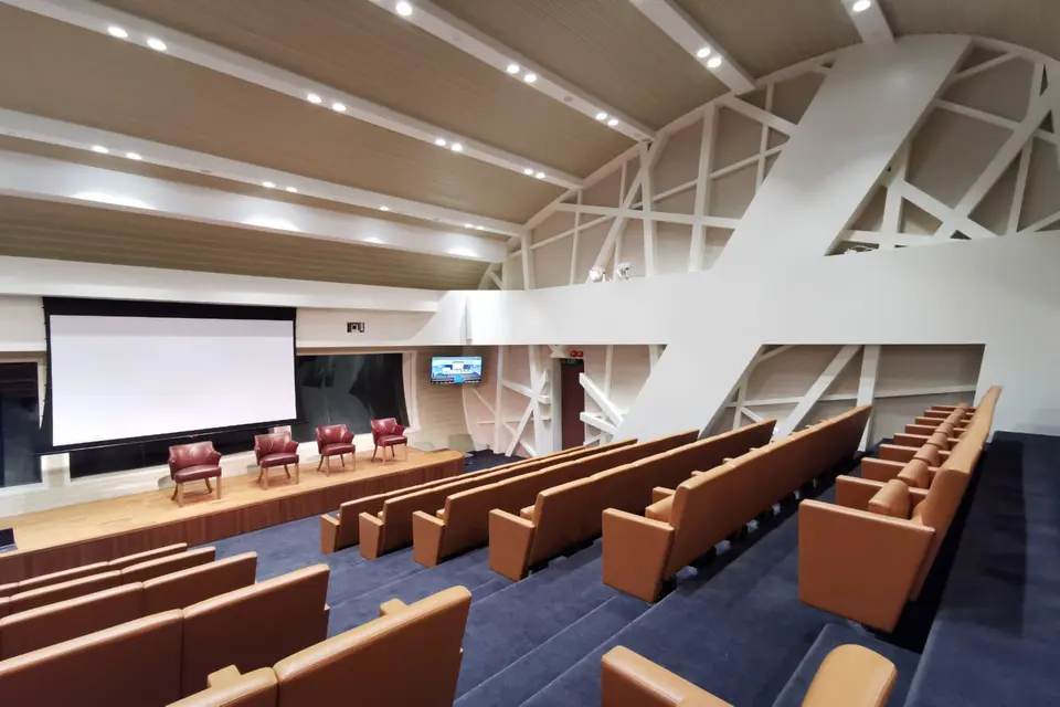 L49, Auditorium