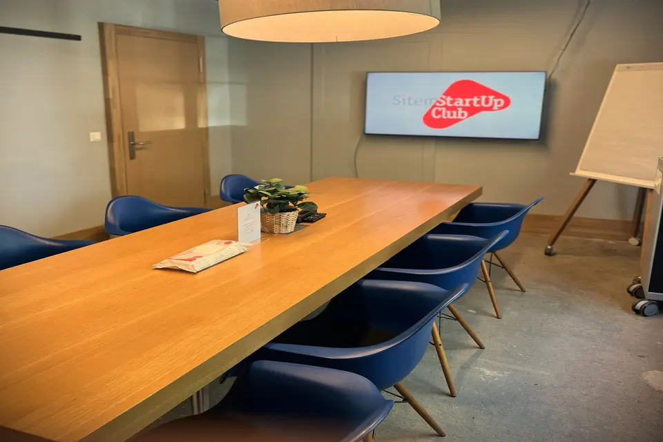 Challenger meeting room