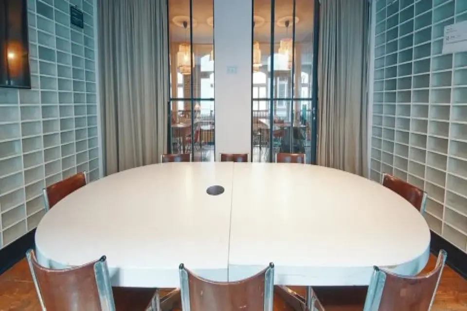 Meeting Room Medium
