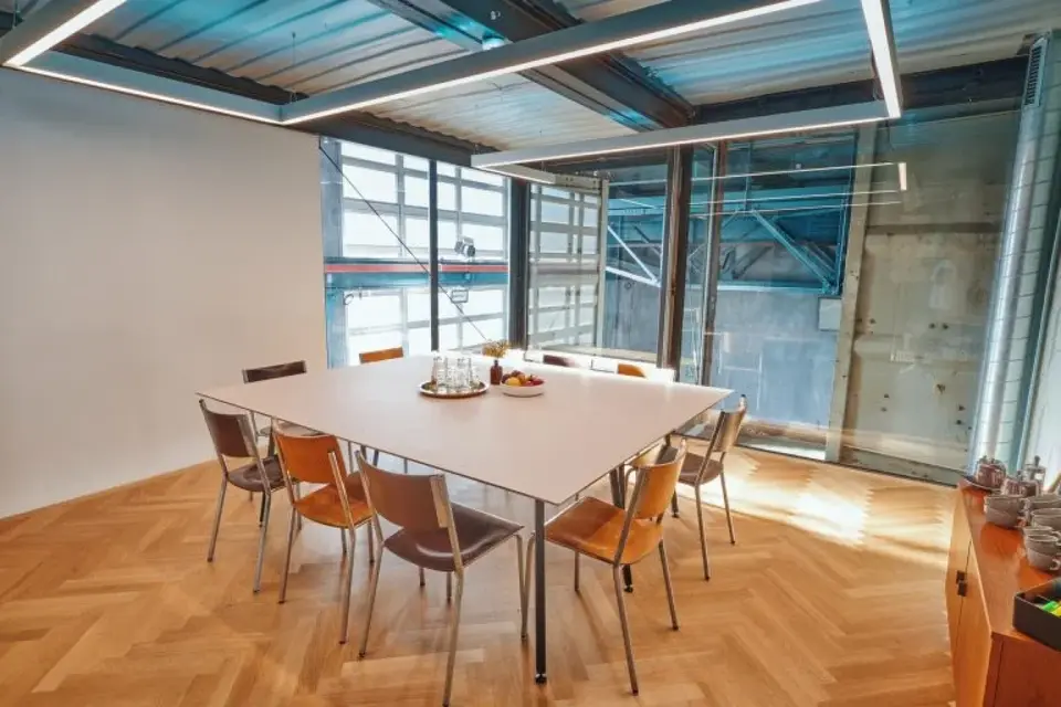 Meeting Room Medium