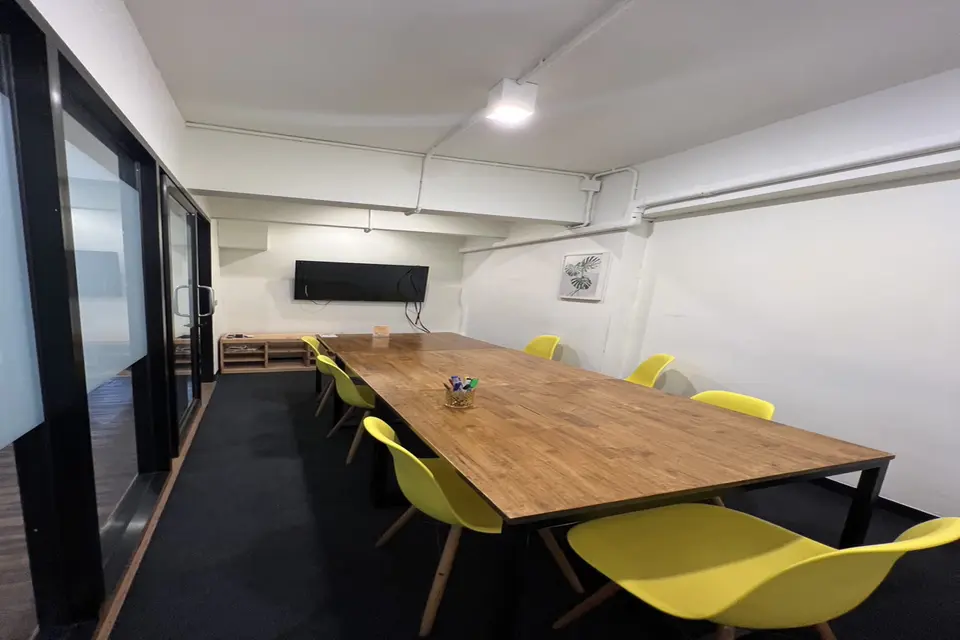 Meeting Room (Medium)