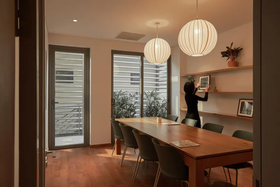 8 pax Meeting Room
