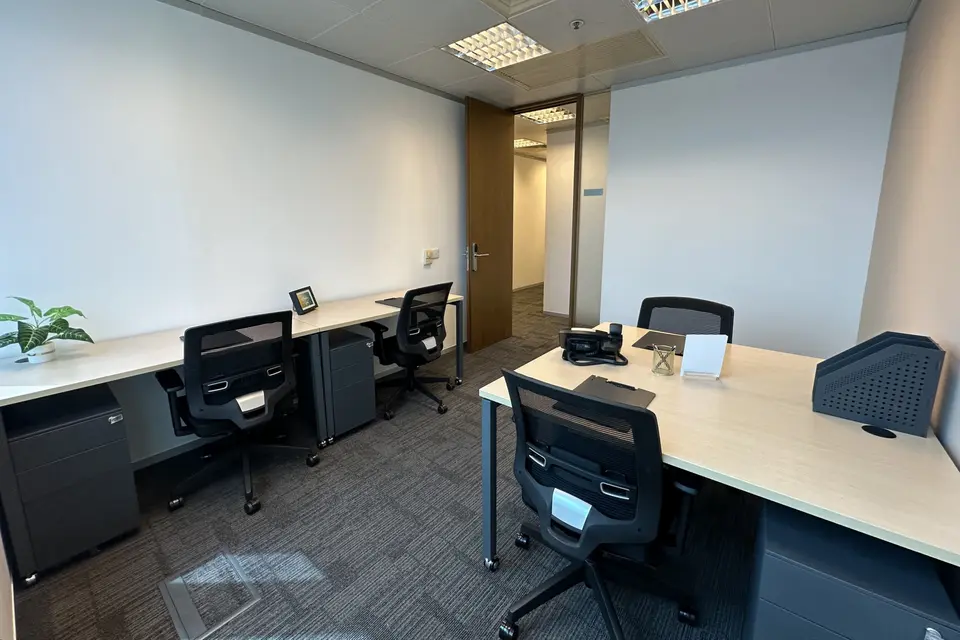 5 pax Day Office