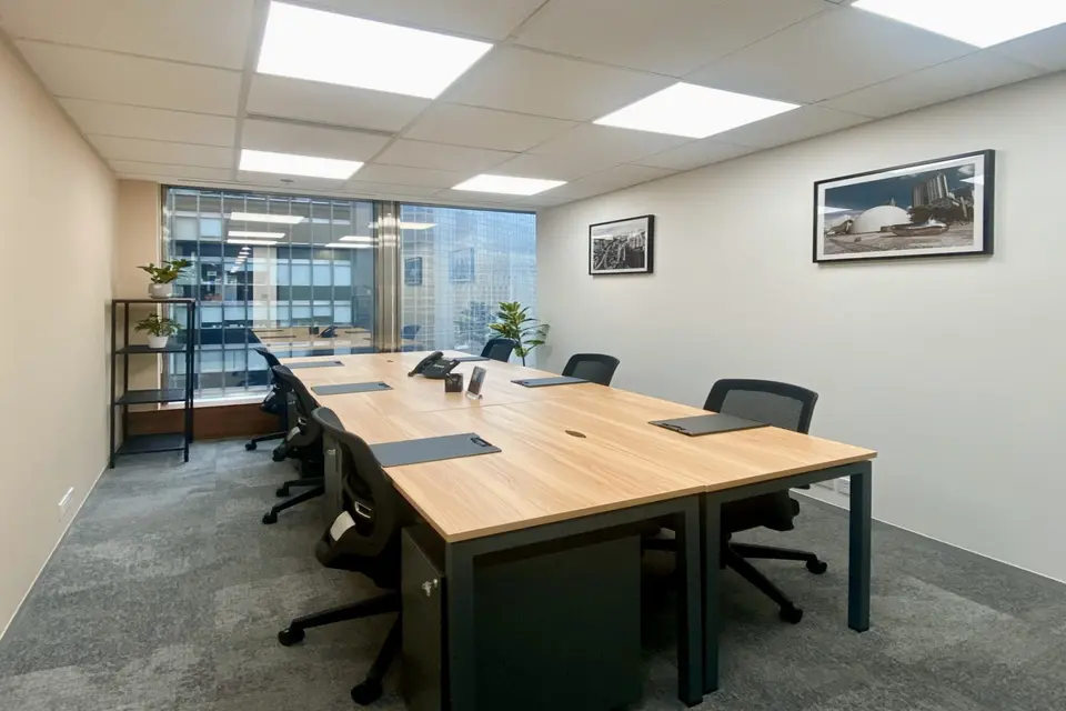 6 Pax Day Office