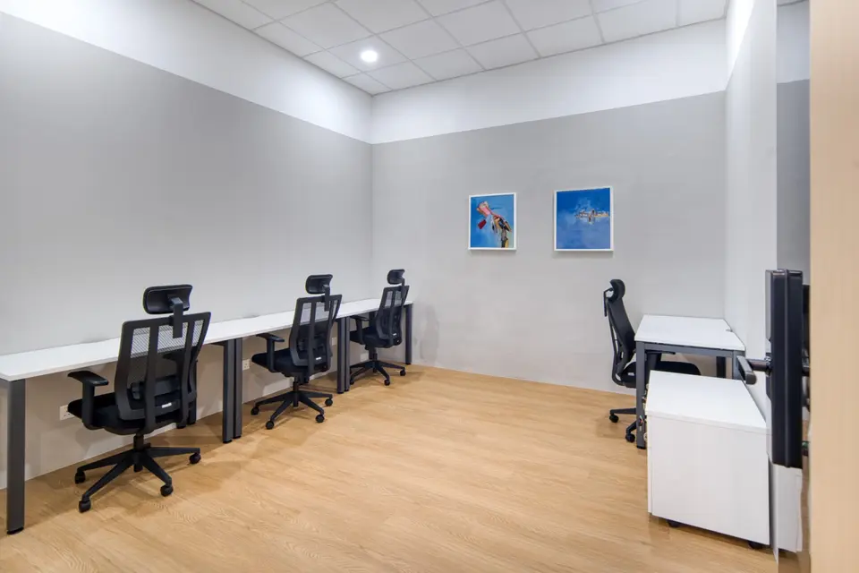 4 pax Day Office