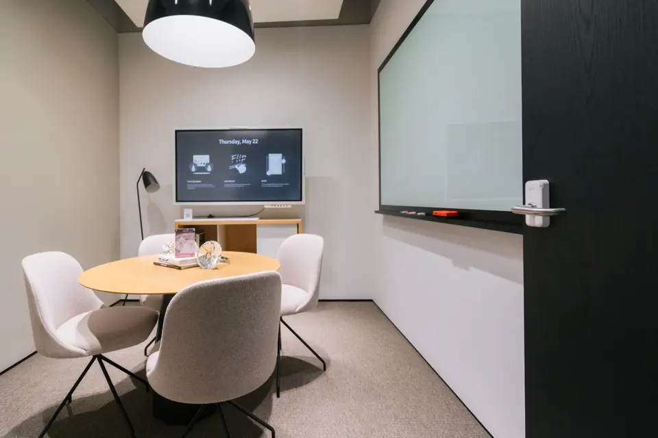 The Carat Club Discussion Room