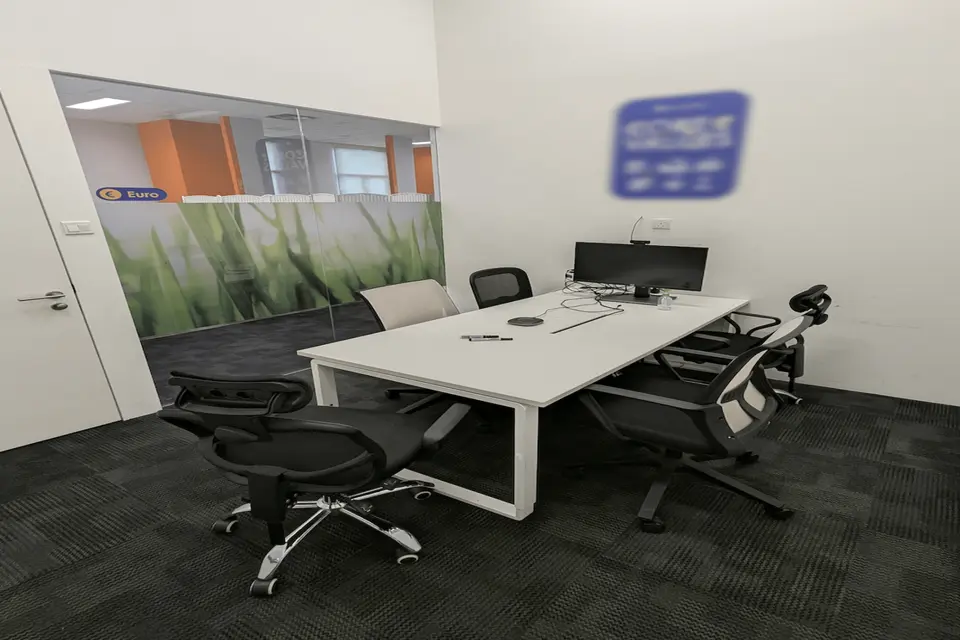 Euro Meeting Room