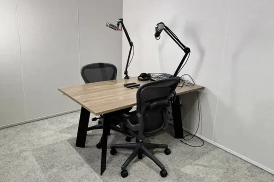 L15 - Podcast Studio