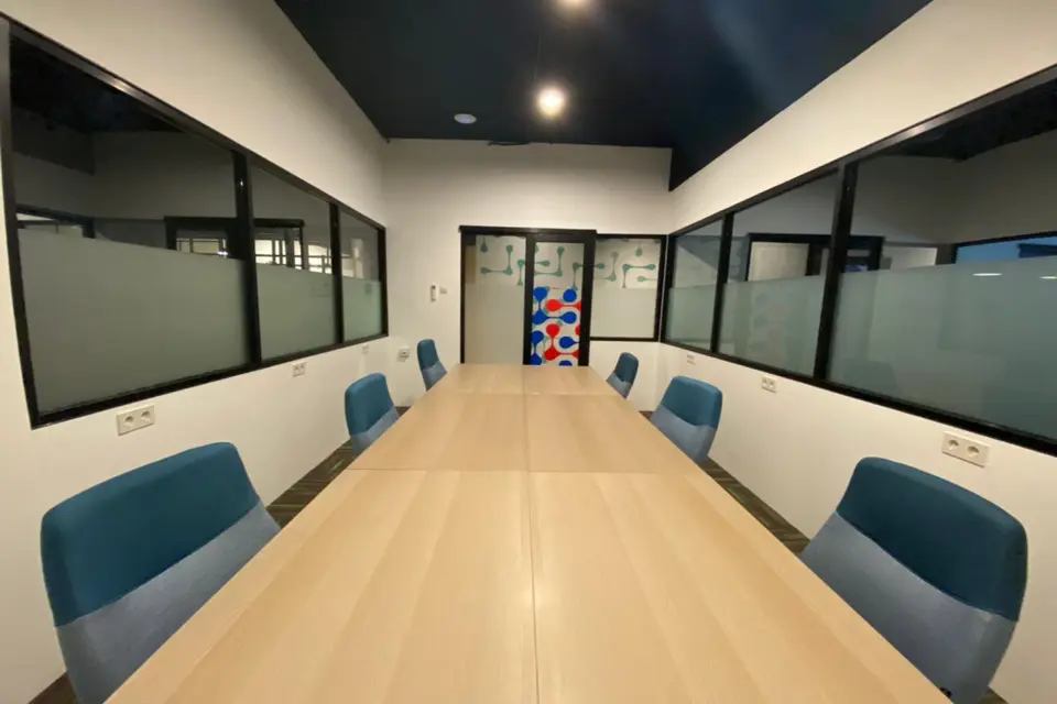 Small Deluxe Meeting Room