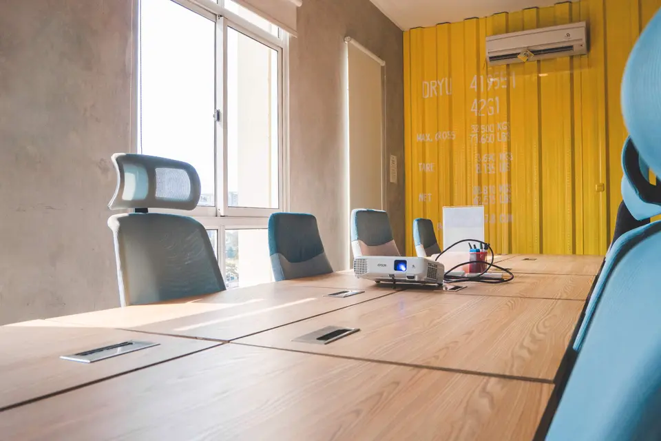 Large Deluxe Meeting Room