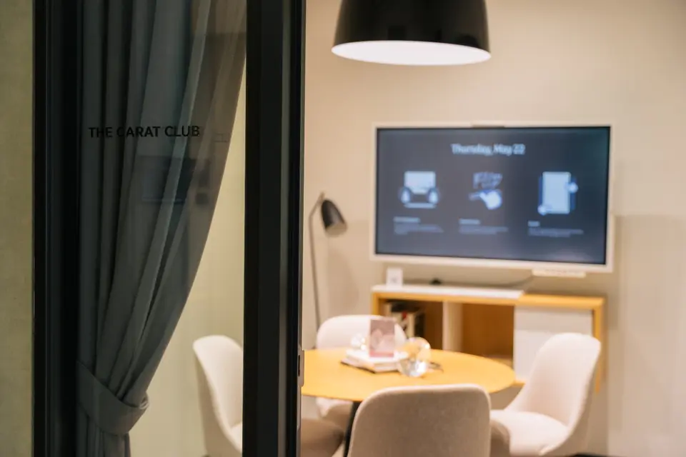 The Carat Club Discussion Room