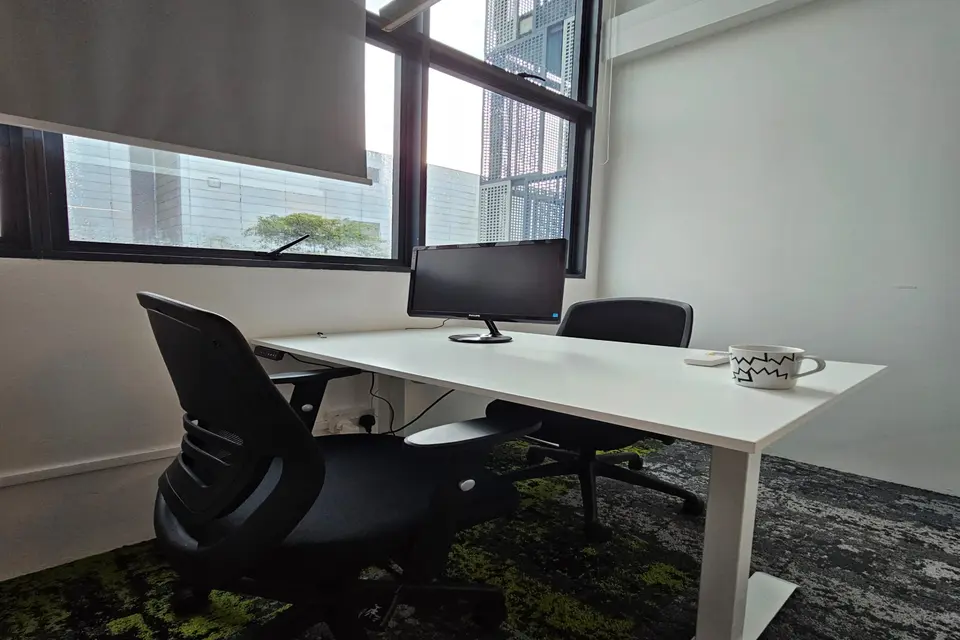 2 pax Day Office with window (monitor provided)