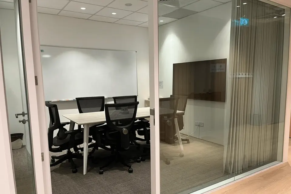 AVB Boardroom M4