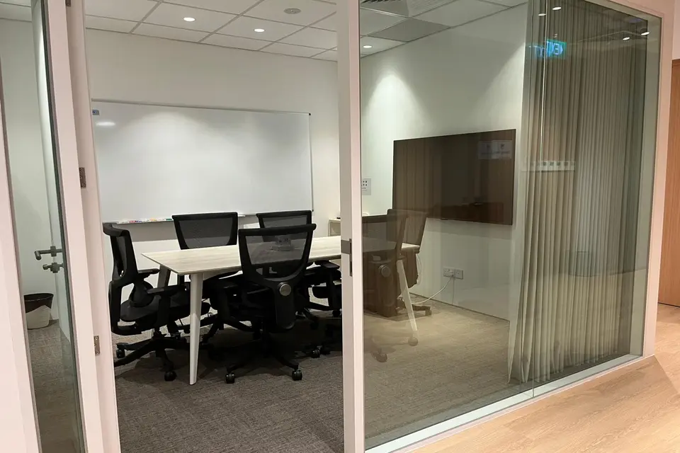 AVB Boardroom M4