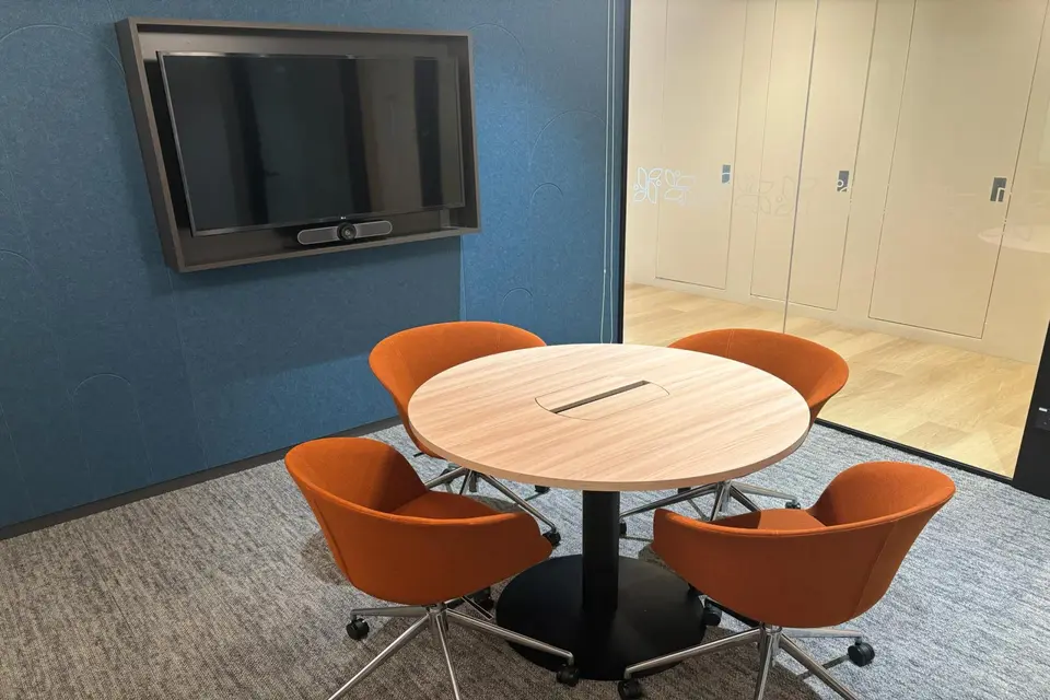 Meeting Room 4 (4 pax)