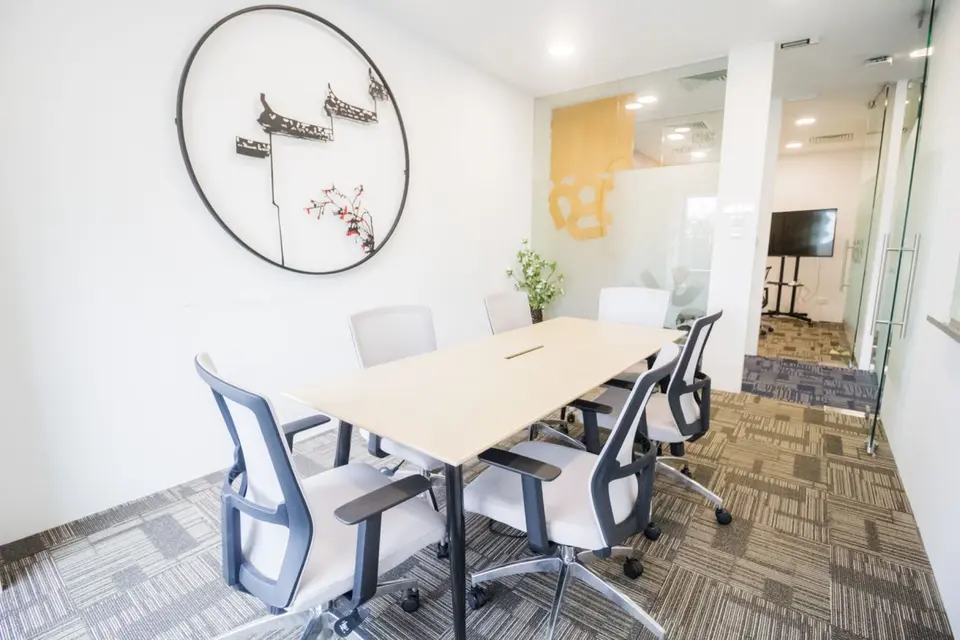 8 Pax Meeting Room