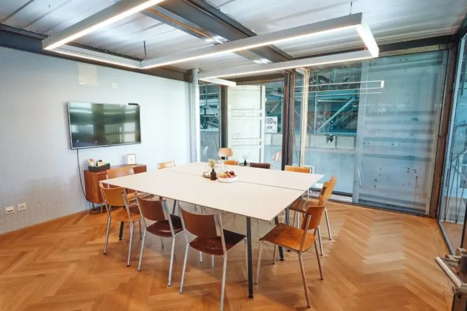 Meeting Room Medium