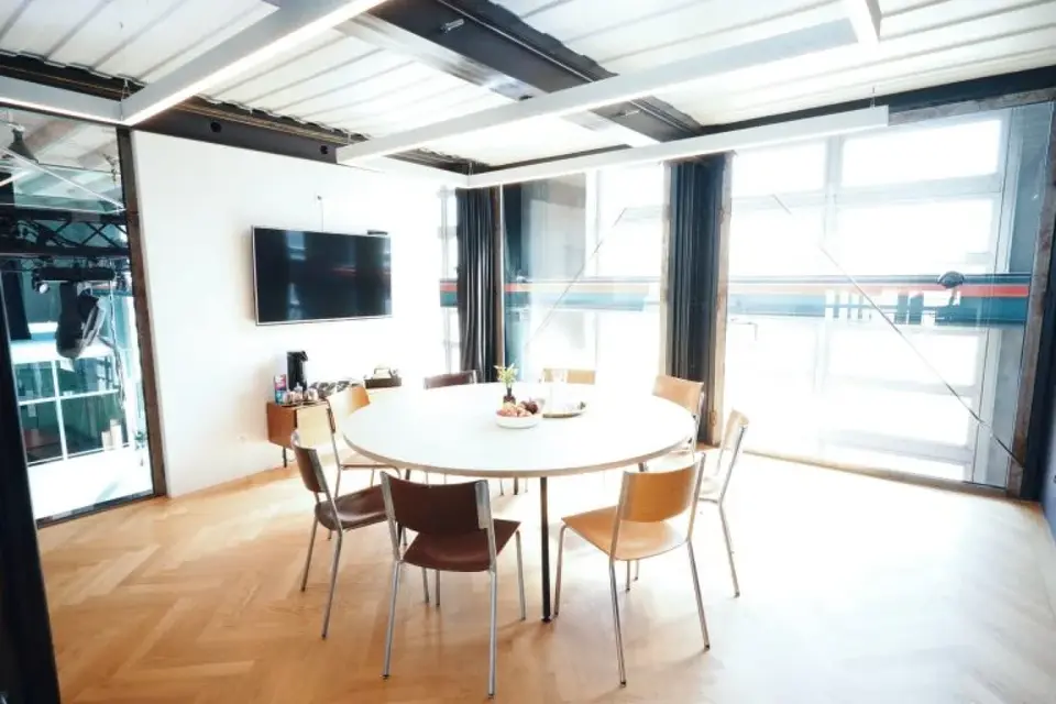 Meeting Room Medium