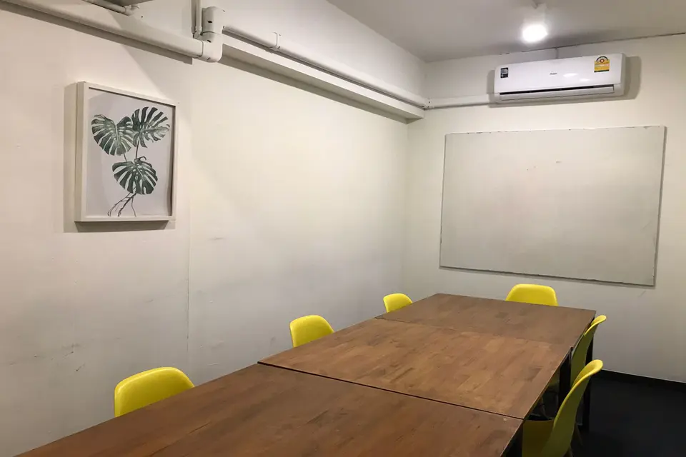 Meeting Room (Medium)