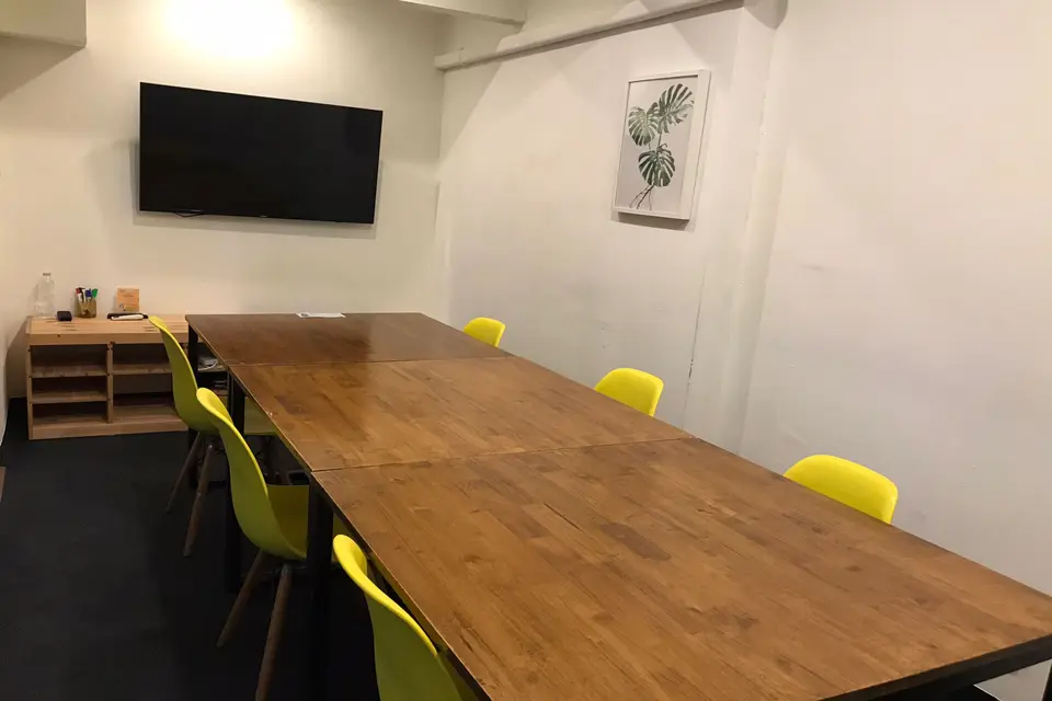Meeting Room (Medium)