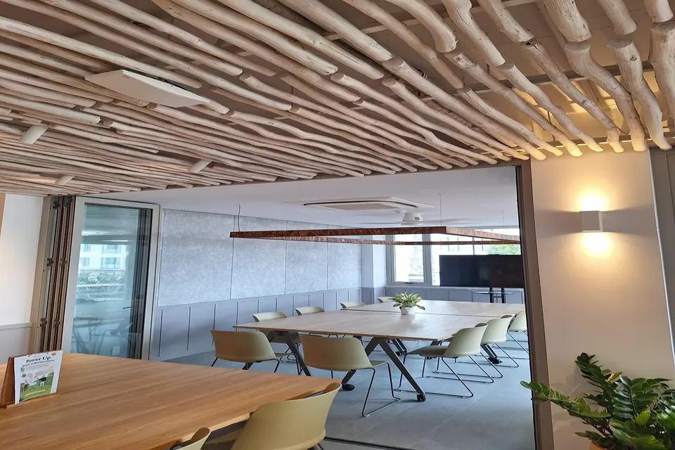 10 pax Meeting Room