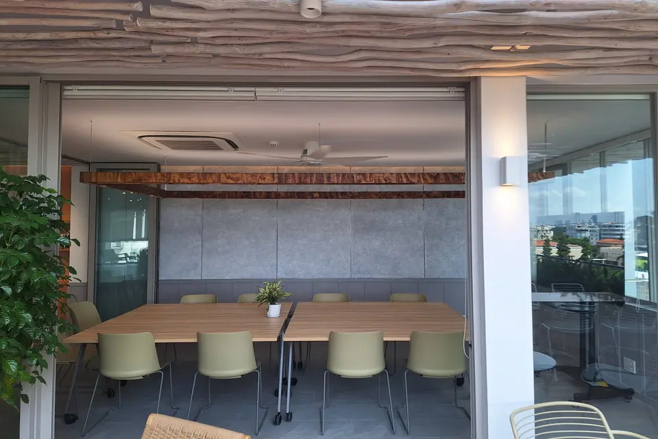 10 pax Meeting Room